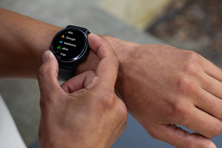 Garmin Vivoactive 5 Fitness Smartwatch lifestyle image